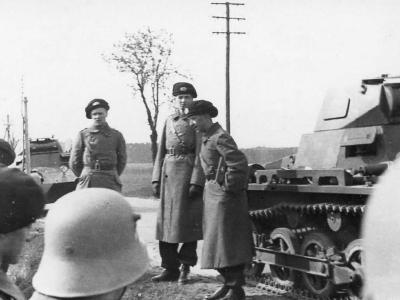 Panzer I and soldiers