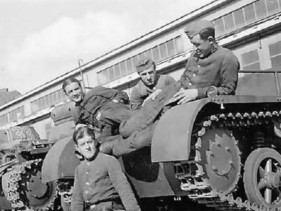 Panzer I ohne aufbau and crew