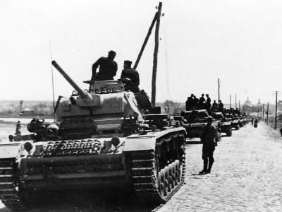 Column of Panzer III Ausf J