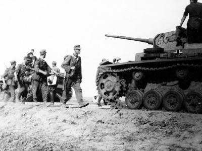 Panzer III tactical number 615 and Gebirgsjagers