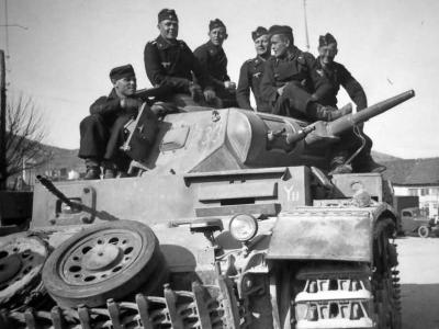 Panzer III number 233 of the 9. Panzer Division (9th Armoured Division of the Wehrmacht)