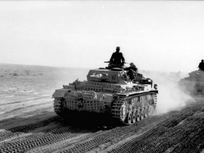 Panzer III of the Afrika Korps April 1941