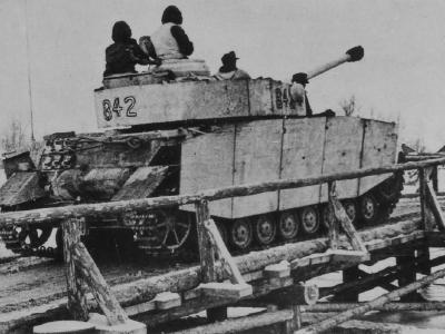 Panzer IV with schurzen and winter camouflage. tank number 842