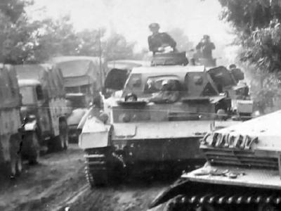 Panzer IV Ausf B tank with turret hatches open
