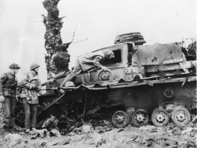 Pz.Kpfw IV Ausf H and British soldiers