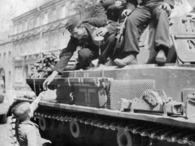 Pz.Kpfw. IV and tank crew members