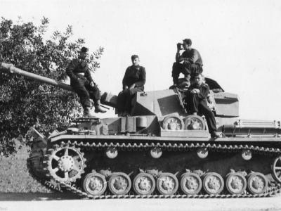 Pz.Kpfw IV ausf G and crew