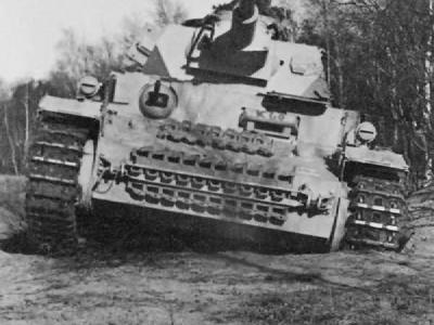 Panzer IV ausf G front view tank ww2