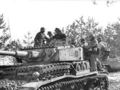 Panzer IV number 135 winter camouflage 1944