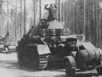 Panzer IV number 323 with trailer