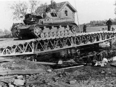 Panzerkampfwagen IV on bridge