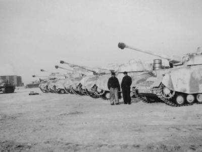 Panzer IV tanks winter camouflage