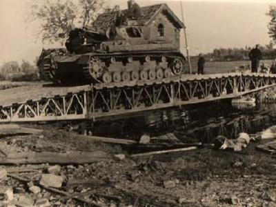 Panzer IV on bridge 9