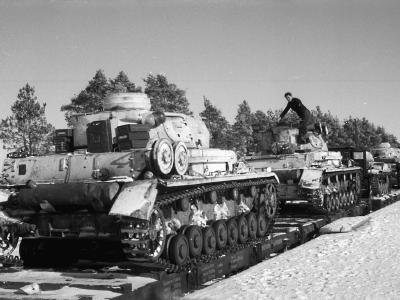 Panzer IV tanks winter rail transport
