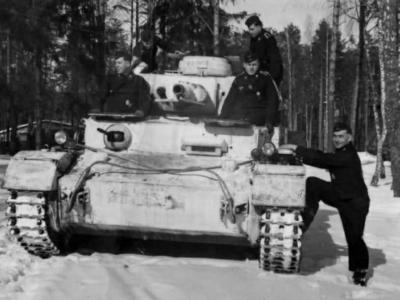 Panzer IV Ausf F1 tank and crew winter camouflage