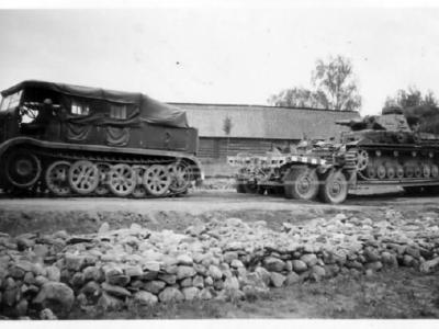 SdKfz 8 and Panzer IV on trailer