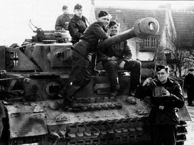 Panzer IV tank and crew France 2