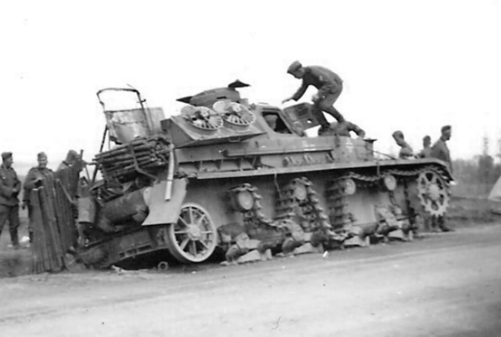 knocked out Panzer IV 48 | World War Photos