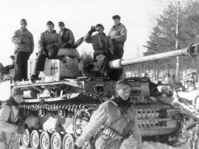 A white washed Panzer IV Ausf H