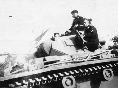 German Panzer III and crew 2
