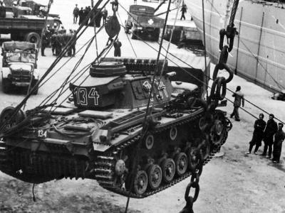 Panzer III 134 DAK tank being loaded into a ship