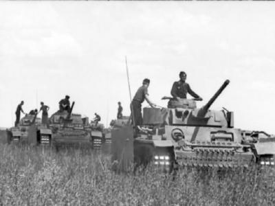 A column of Panzer III ausf M – Kursk 1943