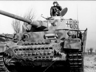 Panzer IV Ausf H 635 with schurzen