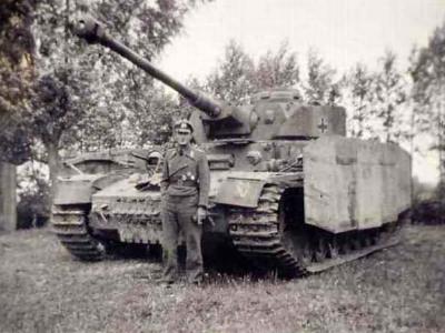 Panzer IV with ostketten and schürzen
