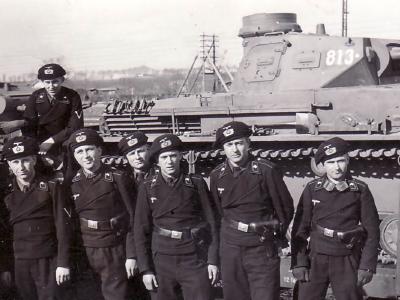 Panzer IV ausf B tactical number 813