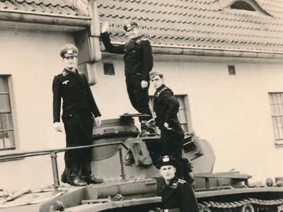 BefehlsPanzer III Ausf H and crew