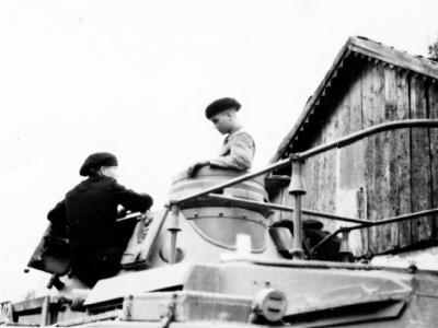 Panzer III befehls with antenna attached to the rear deck