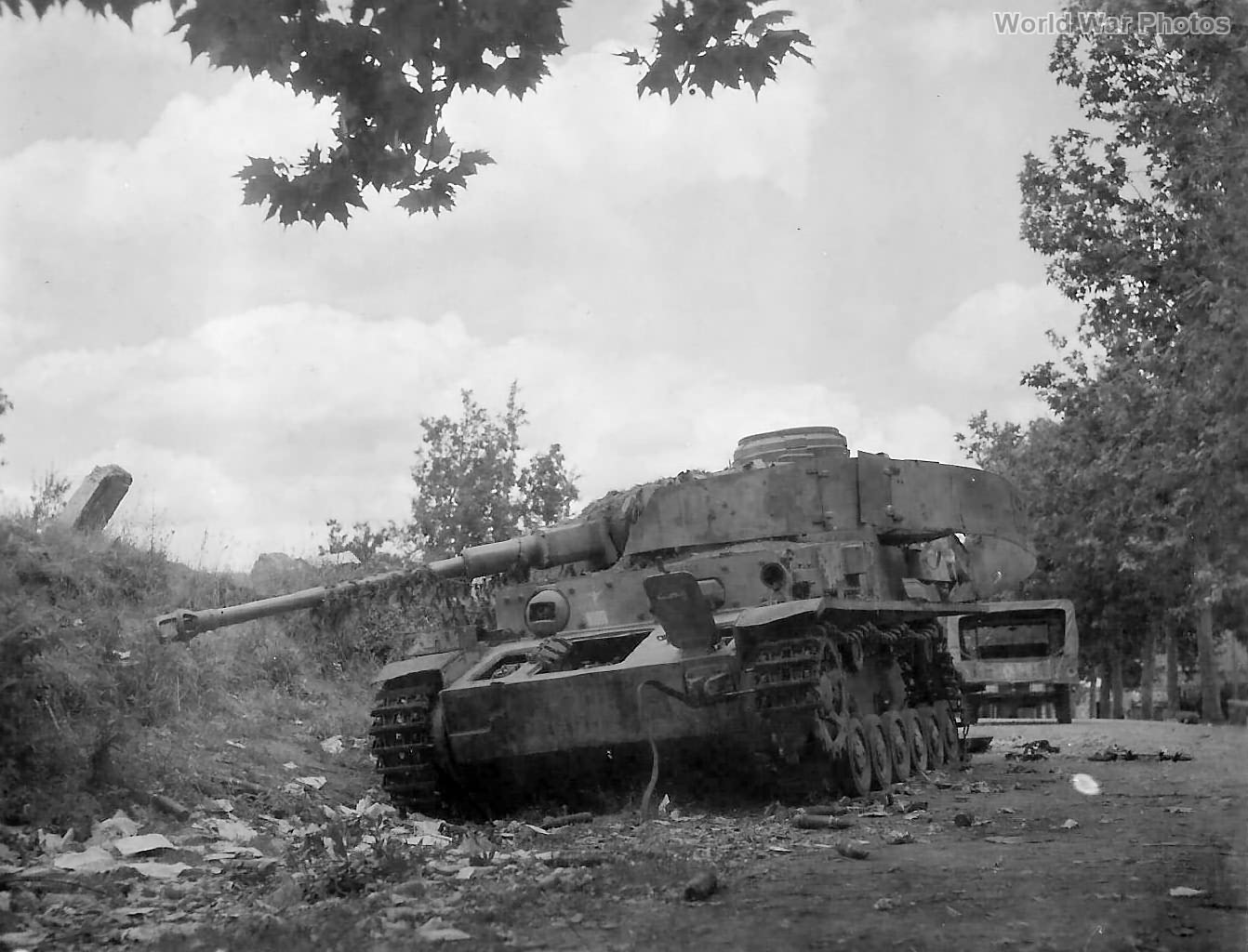 Panzer IV of the 29. Panzergrenadier-Division Italy 1944 | World War Photos