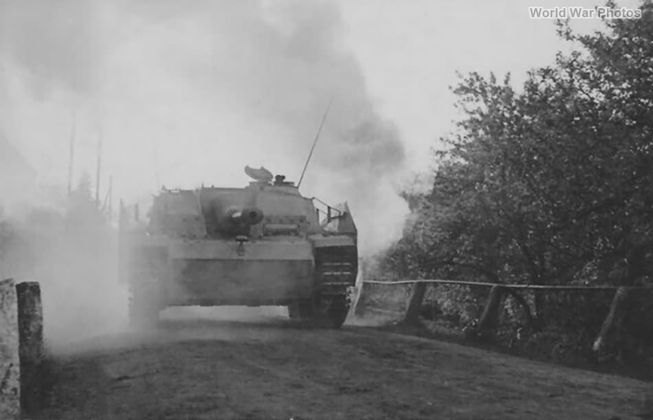 StuG 40 Ausf G front view | World War Photos