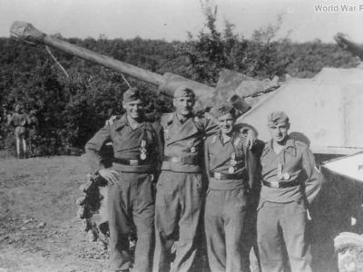 StuG 40 G crew