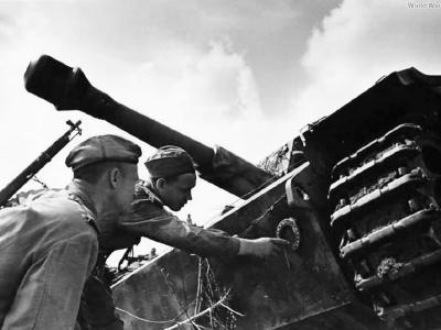 StuG 40 captured by Soviets