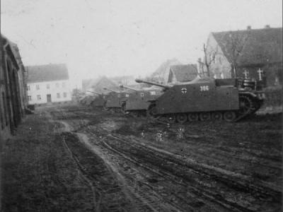 StuGs Ausf G 306, 305