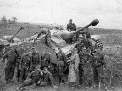 StuG 40 Ausf G and crews