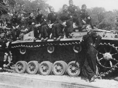 StuG 40 with crew