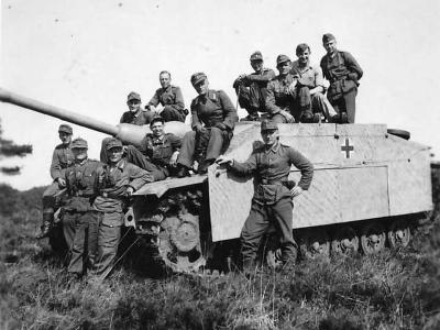 StuG 40 ausf G with cast mantlet and full set of Schurzen