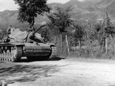 Late StuG III in Italy 3