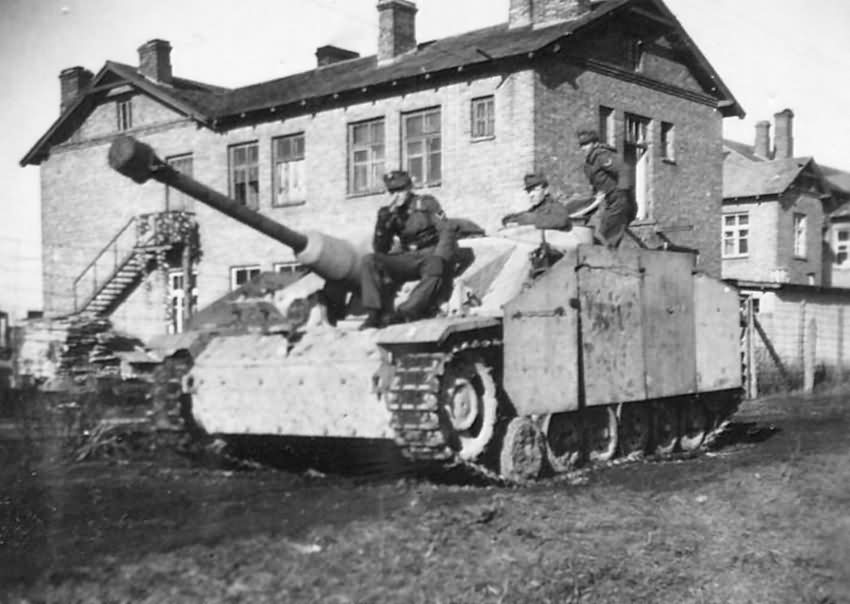 tank destroyer StuG 40 Ausf G with shurzen | World War Photos