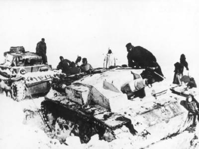 Sturmgeschutz III Ausf E and Panzer III in winter