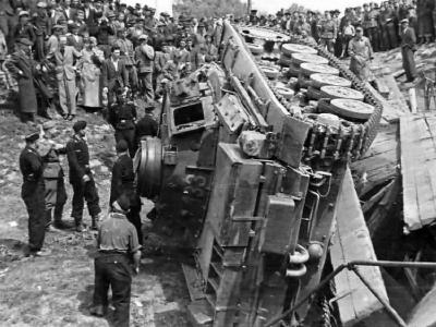 Tauchpanzer III code 133 fell off the bridge