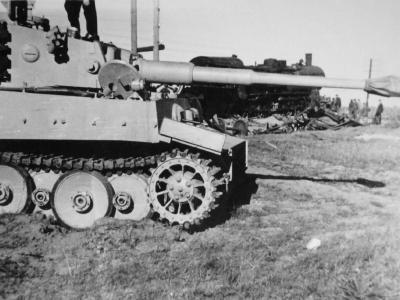 Early Tiger with transport tracks 1943