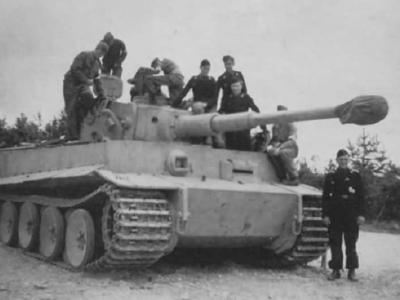 Panzer VI Tiger of schwere Panzer Abteilung 507 and crew