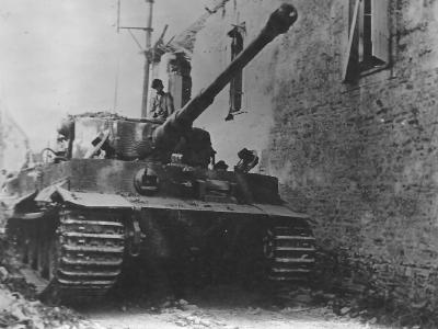 Panzer VI Tiger Stab Schwere SS-Panzerabteilung 102 1944 (Zimmerit and steel road wheels)