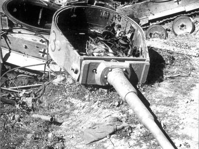 PzKpfw VI Tiger 833 and 823 of Schwere Panzer Abteilung 501