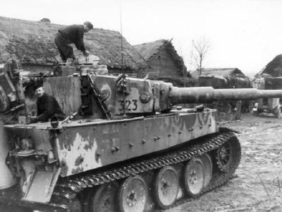 Early production heavy tank Tiger I of the Schwere Panzer Abteilung 502, tank number 323. Eastern Front