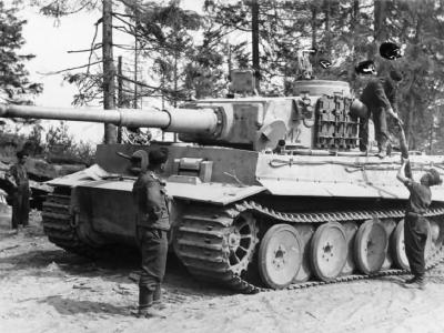 Early production heavy tank Tiger I of the Schwere Panzer Abteilung 502, tank number 312. Eastern Front