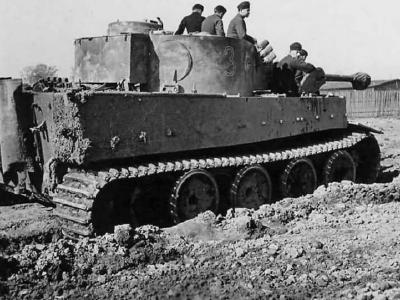 PzKpfw VI Tiger Ausf. H1 of Schwere Panzer-Abteilung 502, tank number 3 1942-1943